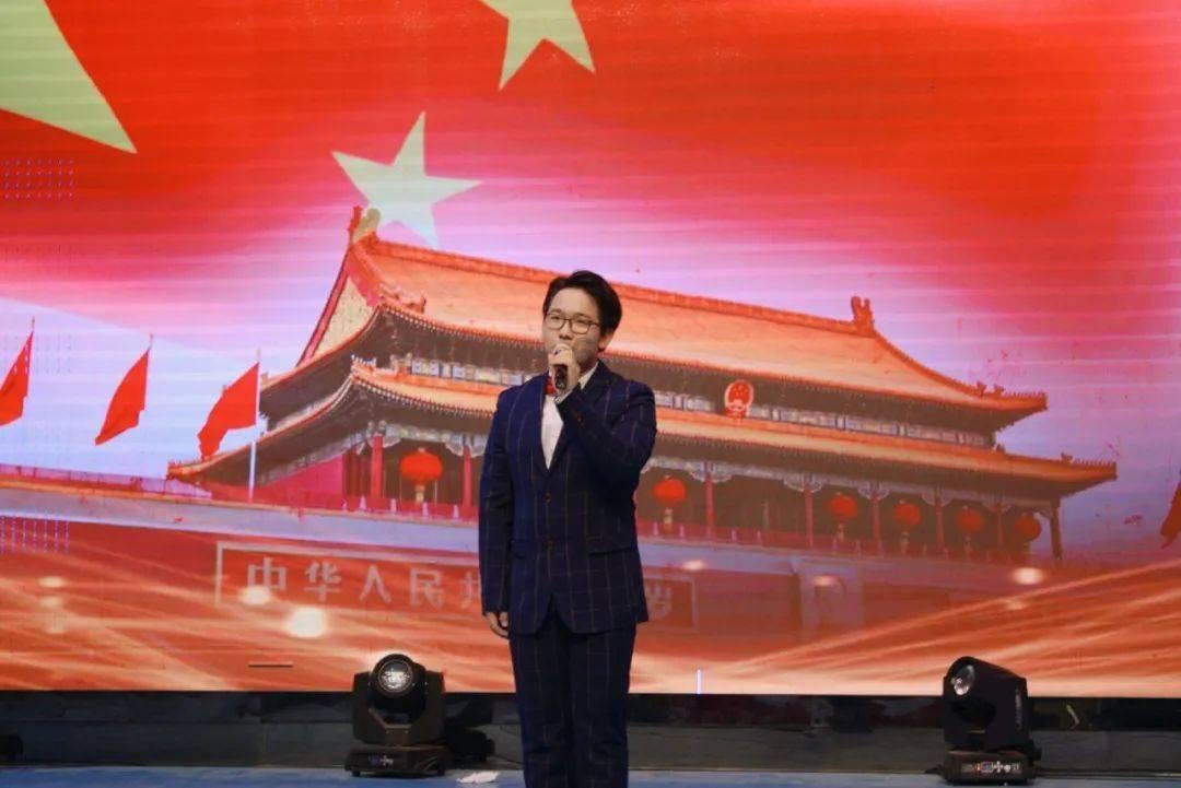 小球进黑洞