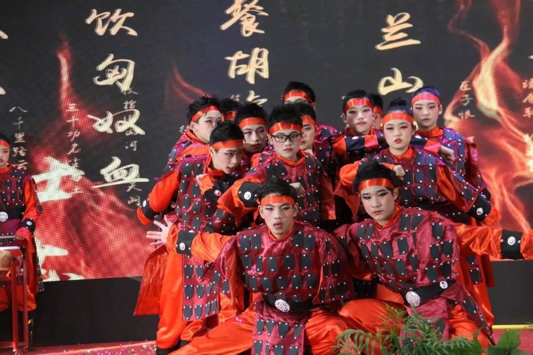 龙炎飞